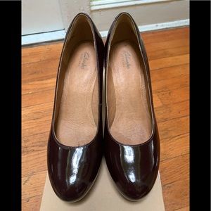 Clark’s platform pumps in  Burgundy color